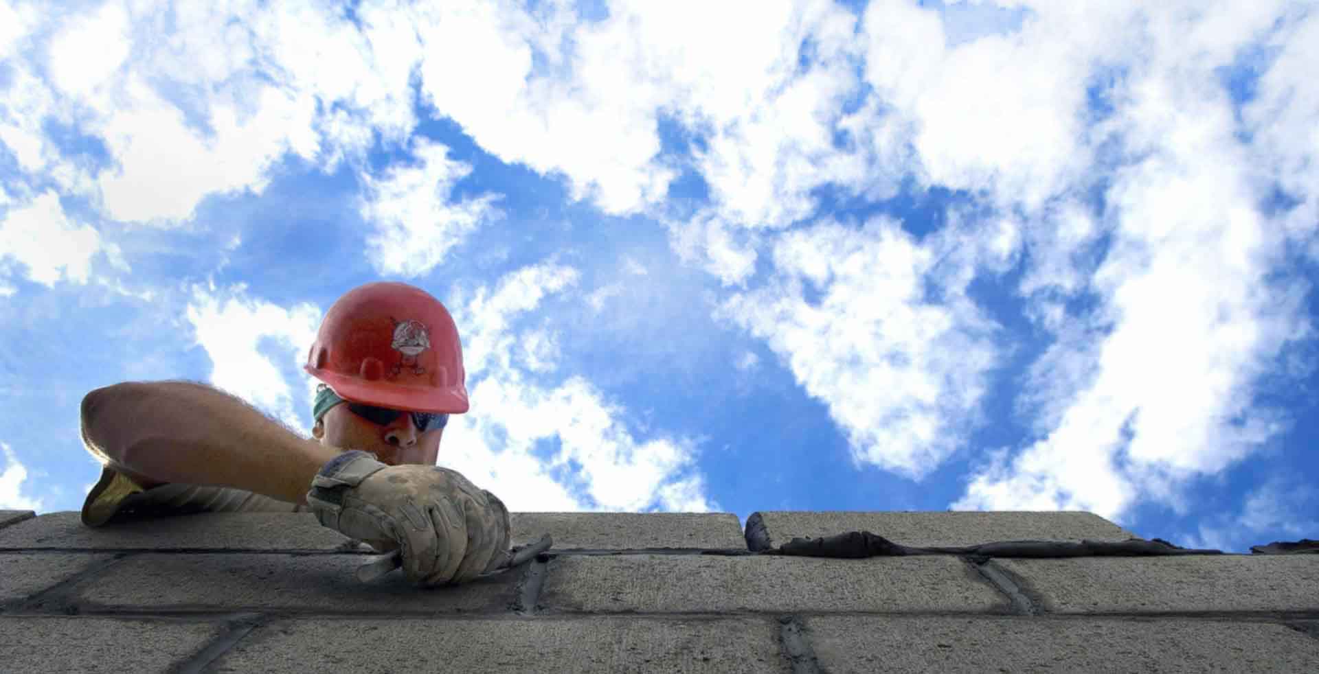 Maurer bei der Arbeit